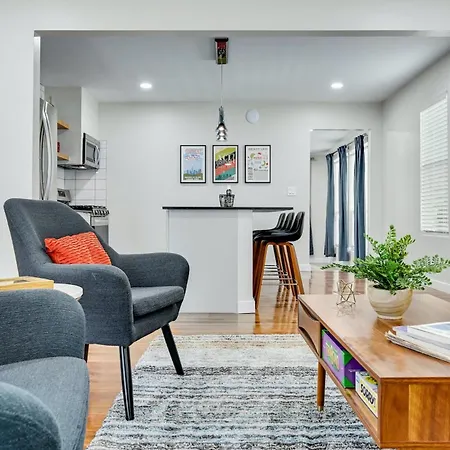 Artful Urban Bungalow Stylish Comfort In North Austin